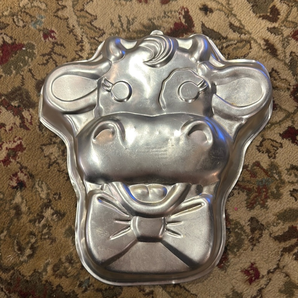 Wilton 1988 Cow cake pan Cuddles the Cow